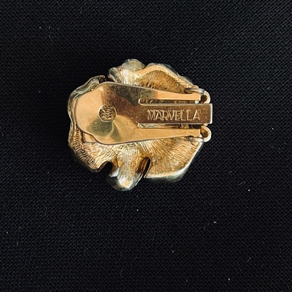 Vintage Marvella Faux Pearl Gold Tone Floral Clip On Earrings - Picture 2 of 5